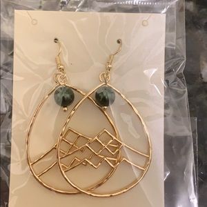 Mauna Earing w/Balck pearl